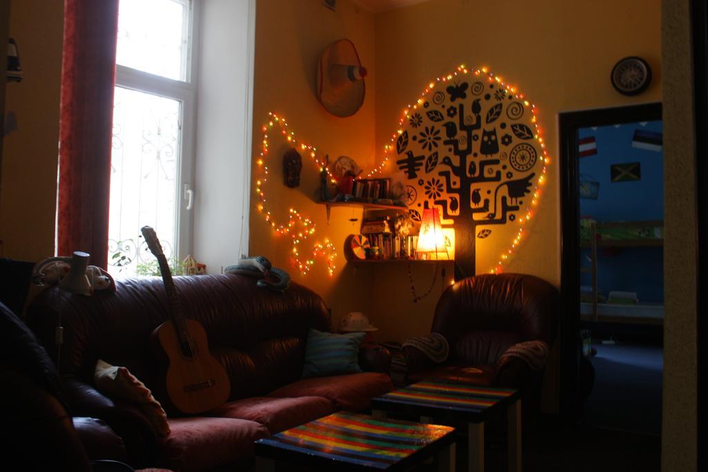 Magic Bus Kiev Hostel エクステリア 写真