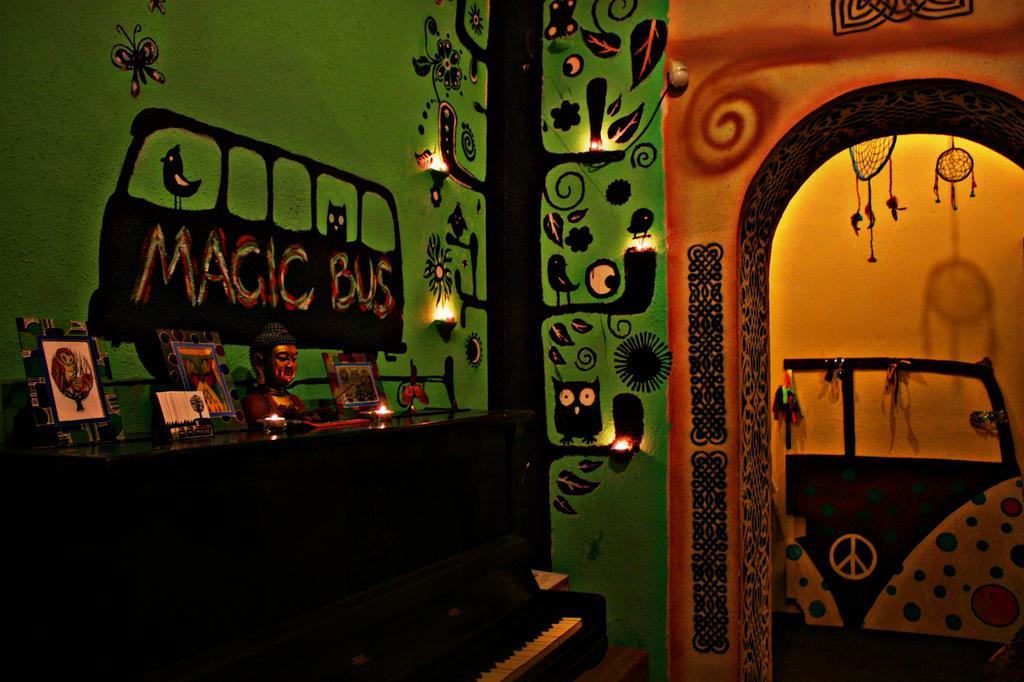 Magic Bus Kiev Hostel エクステリア 写真